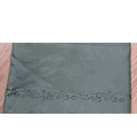 Fall Tablecloth Green With Autumn Leaf Cutouts On The Edge Rectangle 82" X 60" - Picture 4 of 5